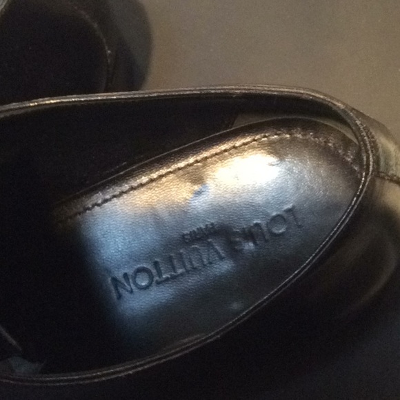 Louis Vuitton - Picture 3 of 5